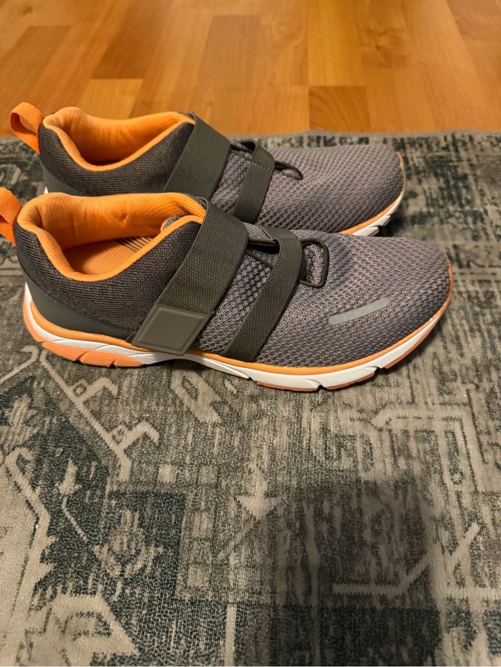 Vionic Milan Women's Walking Shoes size 9.5